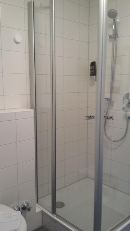 ホテル アルテ クローネ テュービンゲン 部屋 写真